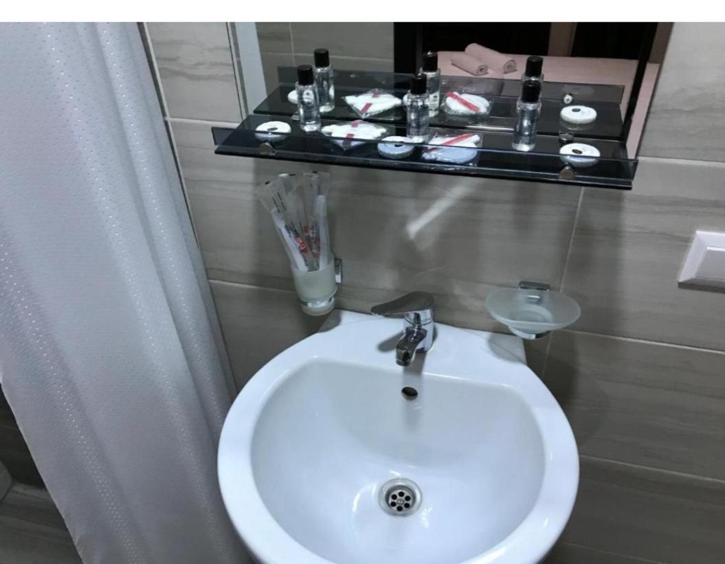 Guesthouse Ellie- Elisabeth Adishi Kültér fotó